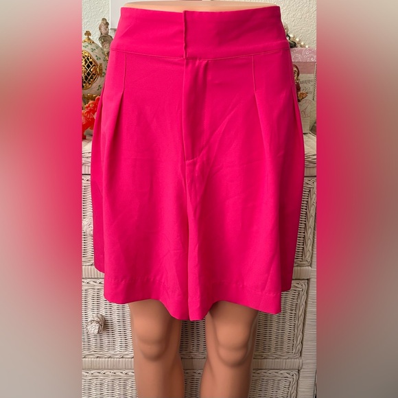Torrid Wide Leg Studio Crepe Shorts in Pink Peacock Color Size 22 NWT - Picture 2 of 8